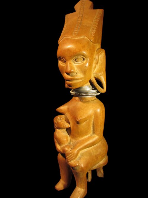 Sitzende Mutter/Kind-Figur