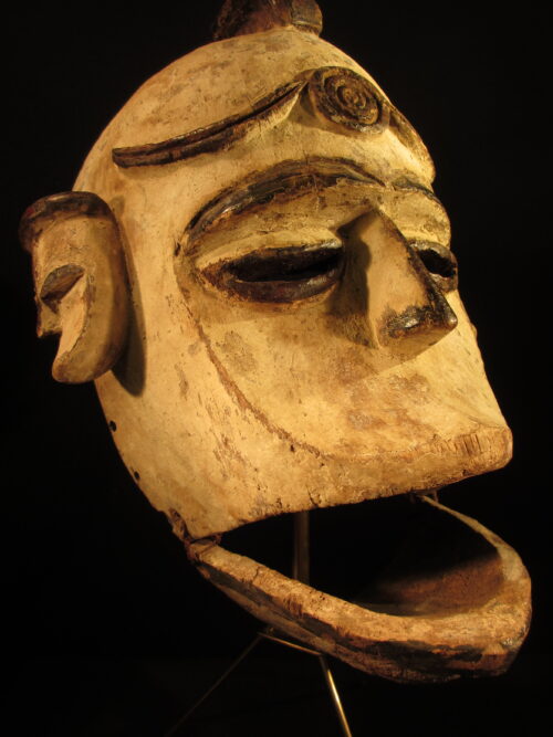 Gesichtsmaske mit Klappkiefer