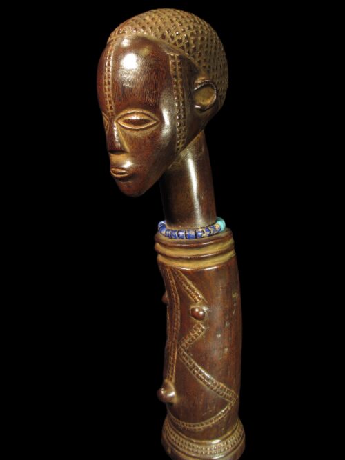Weibliche mpundu Puppe